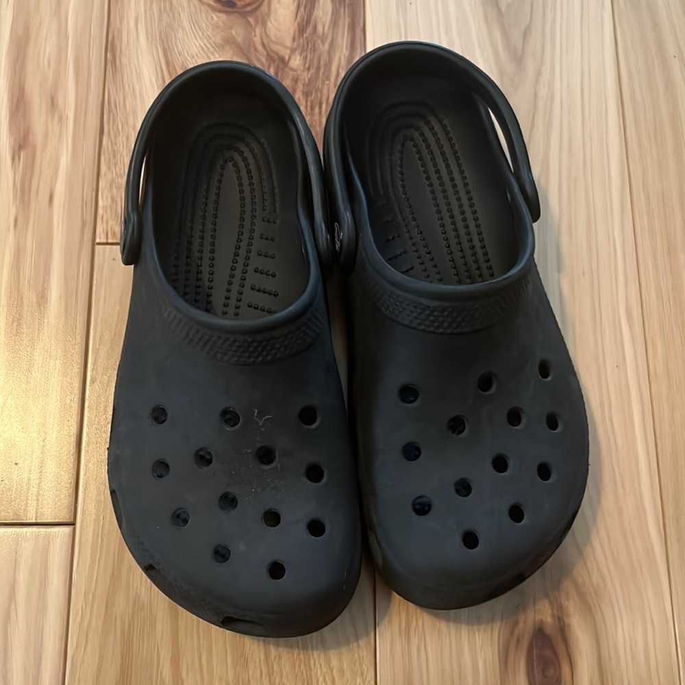 Black Crocs